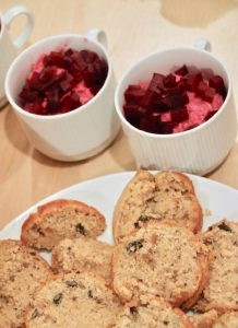 Rote Thunfischcreme mit Fenchelbrot